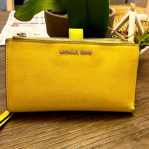 Pre loved. Just cleaned with leather balm. Retail was $99. 3 years owned.